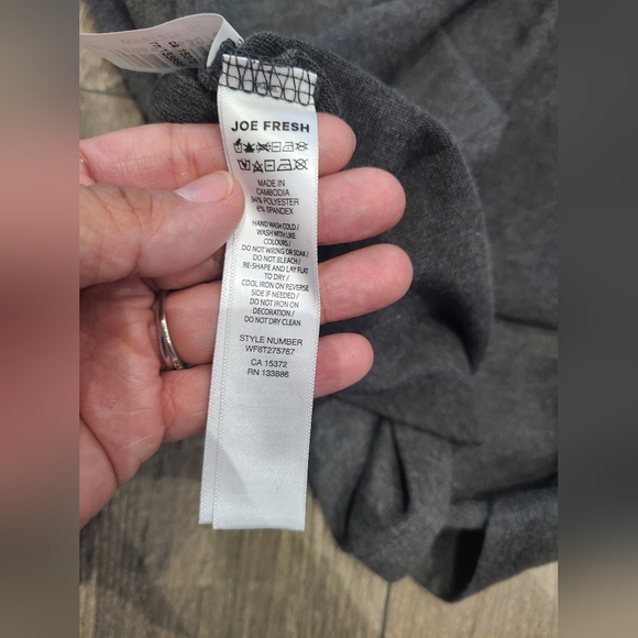 From Joe Fresh. Asymmetrical Midi skirt. SIZE Large. NEVER BEEN WORN. Tags on. - Picture 4 of 4